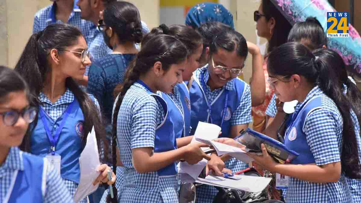 समान पाठ्यक्रम संस्कृति को ध्यान में नहीं रखता...स्कूलों से जुड़ी याचिका का CBSE ने किया विरोध