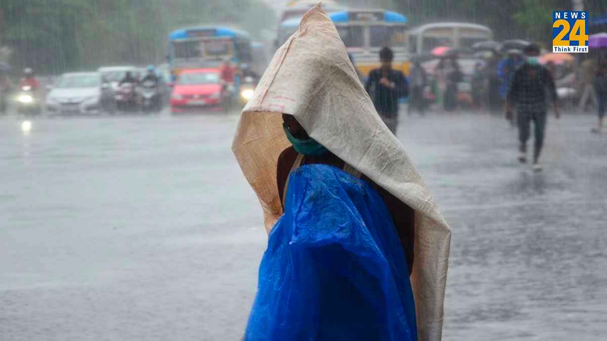 Weather Update: 12 राज्यों में हो सकती है बारिश, उत्तर भारत में गर्मी के आसार; जानें क्या कहता है मौसम विभाग?