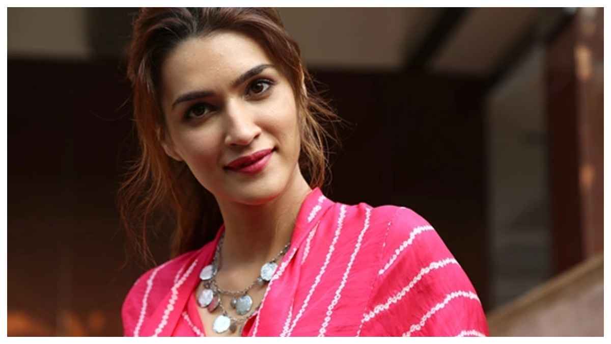 ब्लैक ड्रेस, लाइट मेकअप, क्लासी लुक...Kriti Senon का हॉट फोटोशूट, एक्ट्रेस ने कैप्शन लिखा- बॉम का सिंबल