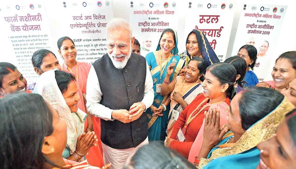 इन योजनाओं के जरिए 50 करोड़ लोगों तक पहुंचेगी मोदी सरकार, आधी आबादी को लुभाने की तैयारी में भाजपा