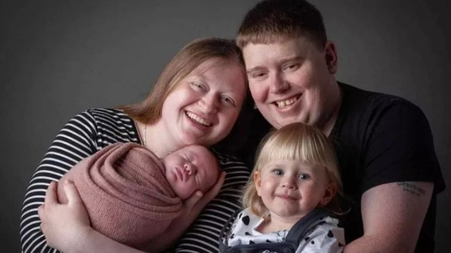 Mother died in sleep रात को सही सलामत अपनी तीन साल की बेटी को लेकर सोई थी मां, सुबह देखा तो मिली मृत