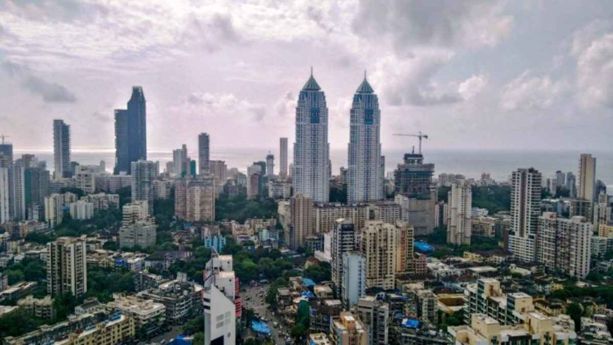 रिश्तों में धोखा; महिला ने चोरी-छिपे बेच दिया भाइयों का हिस्सा, कीमत थी 100 करोड़ रुपये