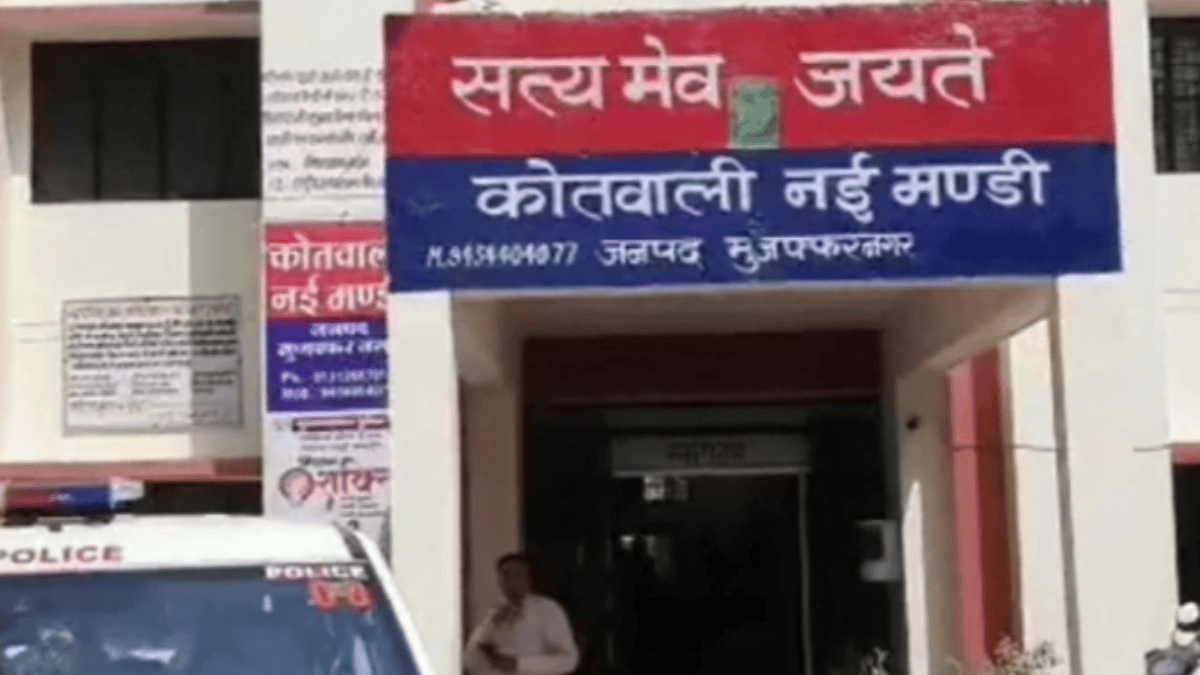 डेंगू बुखार से कराह रही थी 22 साल की लड़की, आधी रात कमर सहलाने लगा कंपाउडर, CCTV से सामने आई करतूत