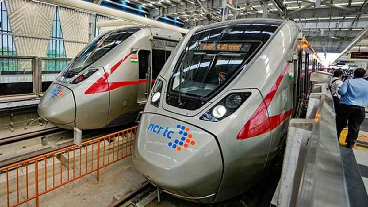 पहले दिन 'नमो भारत' ट्रेन में 10 हजार लोगों ने की यात्रा, पैसेंजर्स ने खुश होकर ली सेल्फी, कहा- आसान हुआ सफर