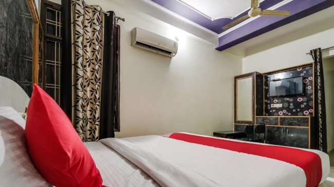 दिल्ली में 4 घंटे के लिए कपल ने बुक किया OYO रूम, बाद कमरा खोला तो मिली दोनों की लाश