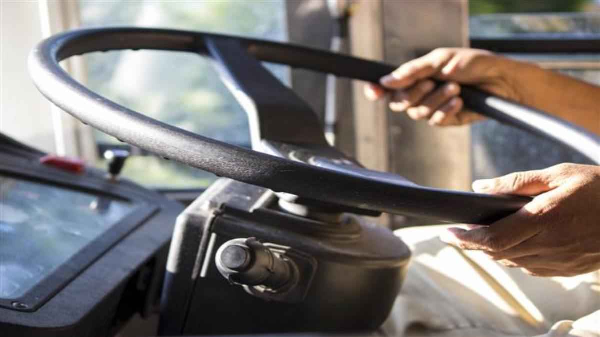 Salute To Bus Driver: अपनी जान देकर 48 लोगों की जिंदगी बचाई, कुछ यूं सूझबूझ दिखाई