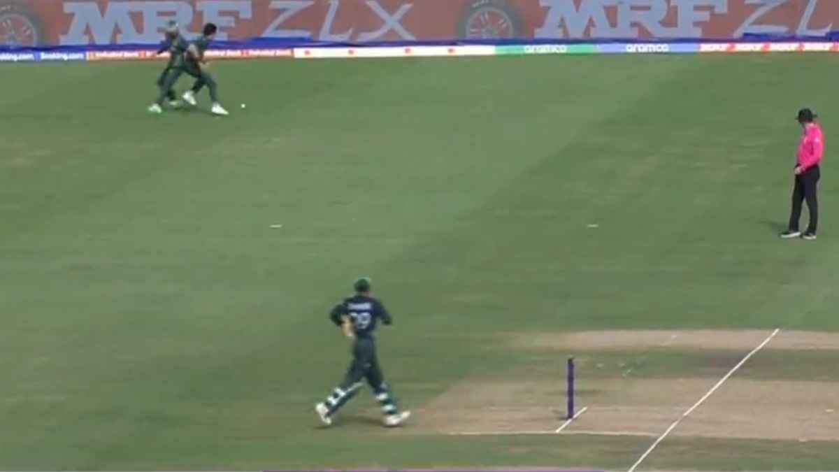PAK vs AUS: और इन्हें वर्ल्ड कप चाहिए...पाकिस्तान की फील्डिंग से फिर हुई फजीहत, सोशल मीडिया पर लग गई क्लास