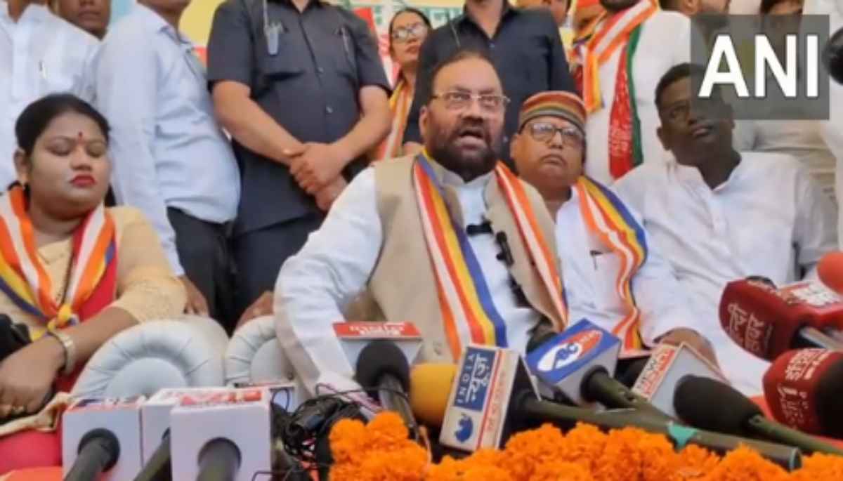 Watch Video: 'देश का बंटवारा हिंदू महासभा ने करवाया...' स्वामी प्रसाद मौर्य ने दिया विवादित बयान