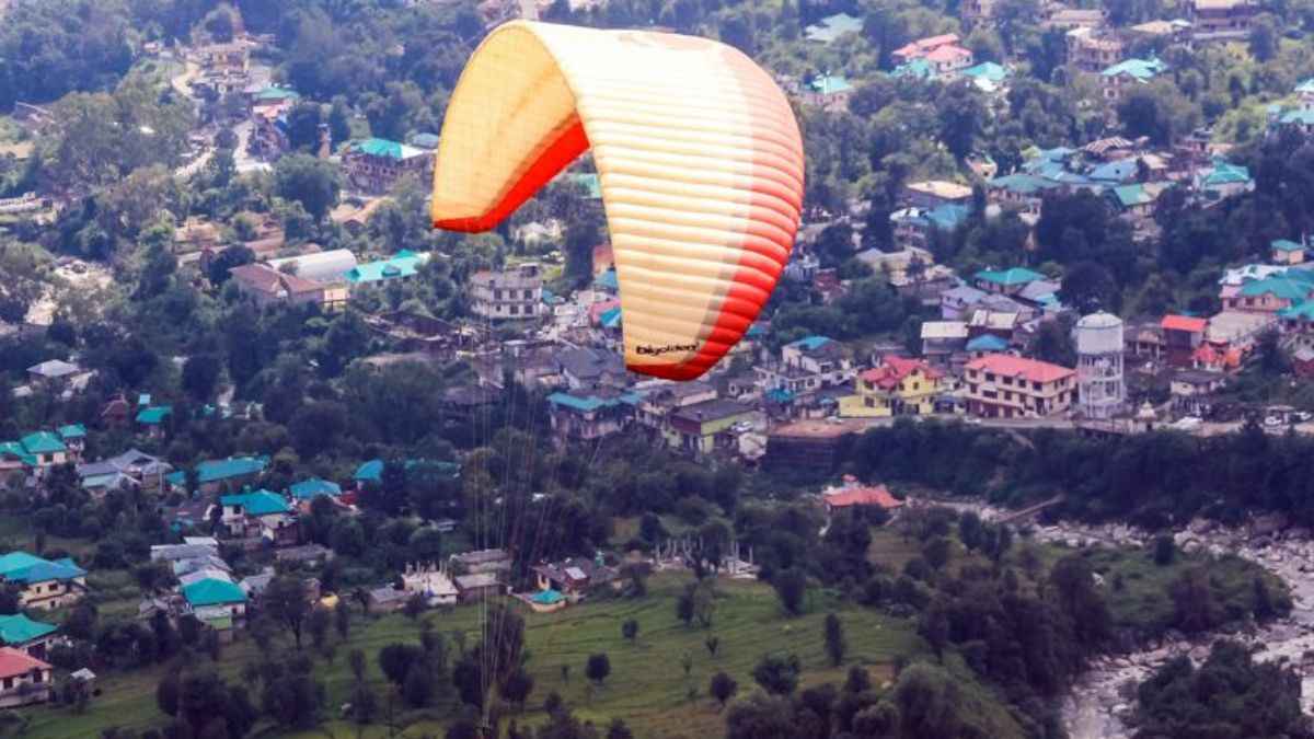 दो हेलीकॉप्टर, 200 KM का जंगल, दो दिन से लापता पोलैंड के पैराग्लाइडर की तलाश, कांगड़ा में मेगा सर्च ऑपरेशन