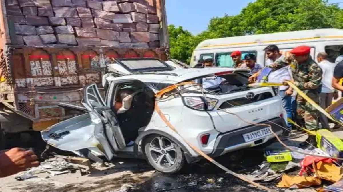 राजस्थान में ट्रक में घुसी कार, बिजनेसमैन और मैनेजर की मौत, बेटे की हालत नाजुक, ट्रिप पर जा रहे थे सभी