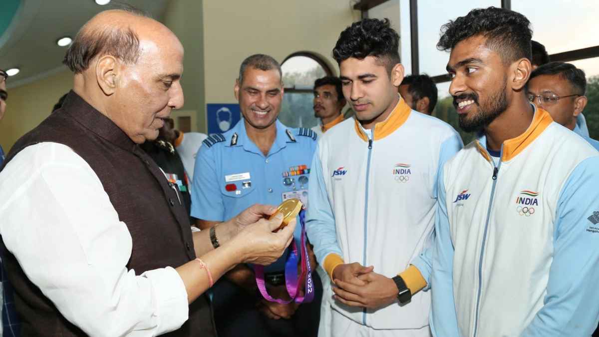 रक्षा मंत्री राजनाथ सिंह ने एशियाई खेलों में पदक जीतने वाले सशस्त्र बलों को किया सम्मानित, नकद राशि देने की भी घोषणा