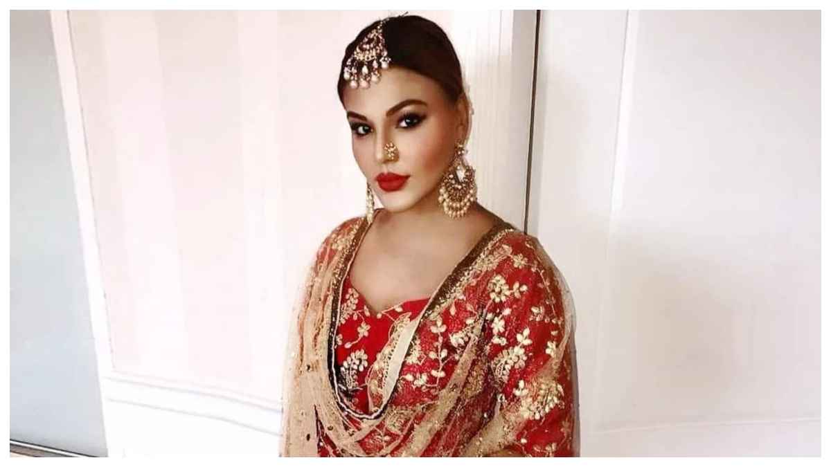 रेतिया रंग की साड़ी पहन दुर्गा पूजा में पहुंची Rakhi Sawant, यूजर्स बोले- ऐसे ही...