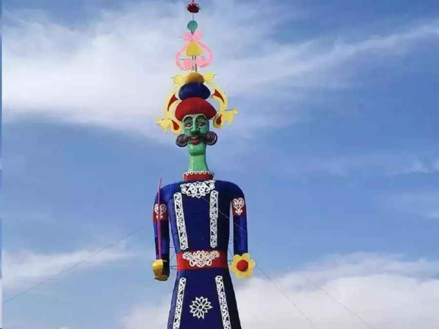 रावण का अनोखा पुतला: ऊंचाई 177 फीट, लागत 18 लाख, एक महीने की मेहनत एक पल में होगी राख