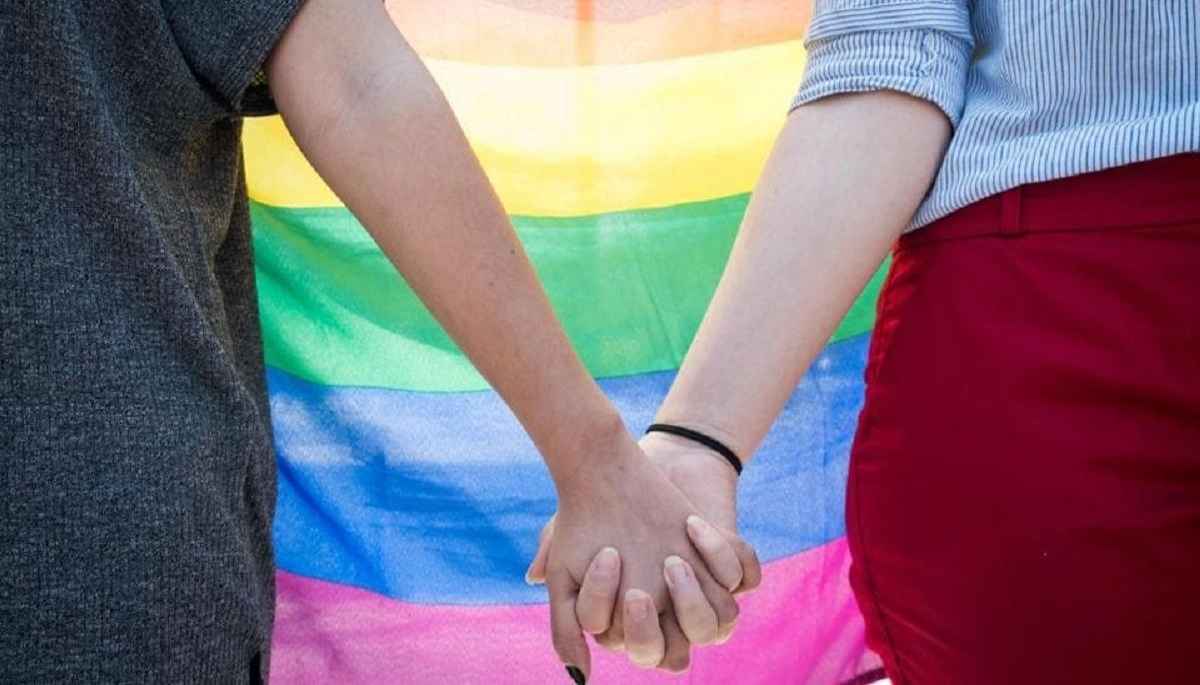 भतीजी को लेकर फरार हुई बुआ, लौटी तो गले में मंगलसूत्र और मांग में था सिंदूर, पढ़ें समलैंगिक रिश्ते की कहानियां