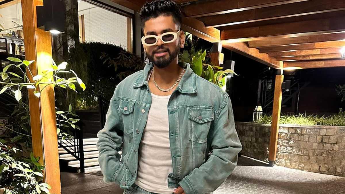 Shreyas Iyer posed in denim outfit and white goggles, Suryakumar yadav wife devisha shetty react