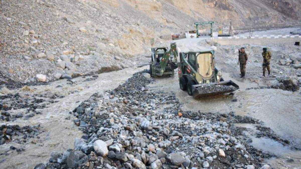 सिक्किम में सेना के लापता जवानों की खोज जारी, आर्मी-एयरफोर्स ने शुरू किया मेगा रेस्क्यू ऑपरेशन