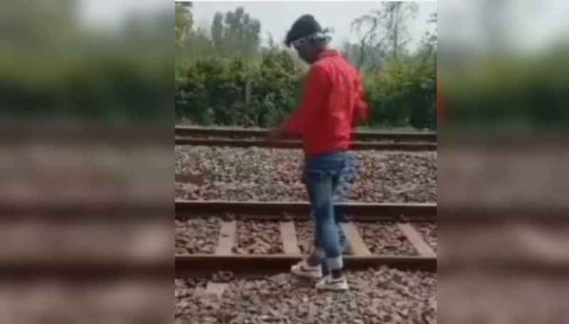 Student Hit By Train In Barabanki UP