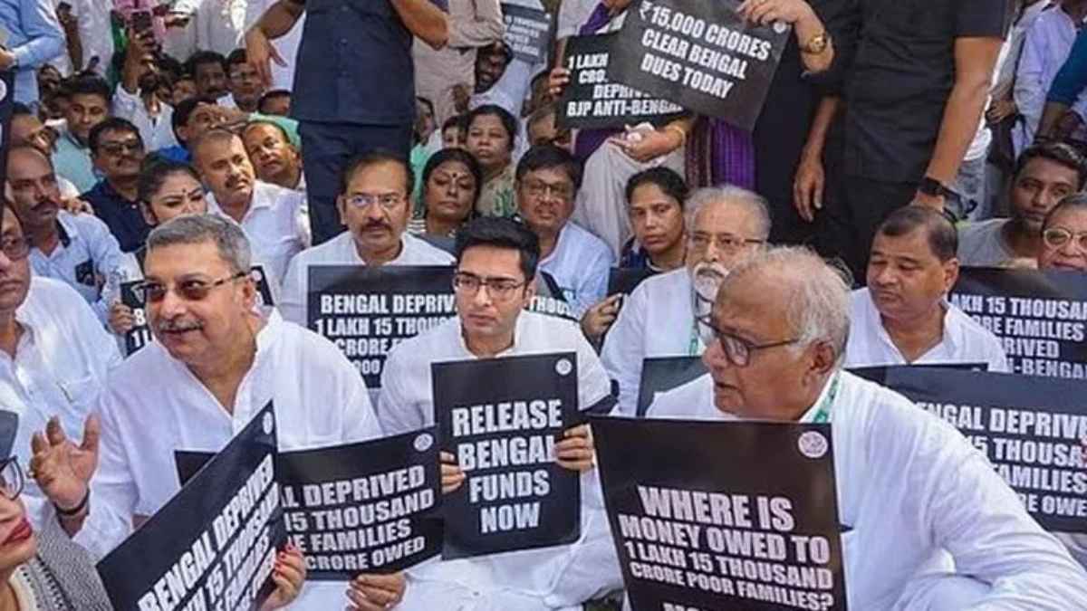 दिल्ली में प्रदर्शन कर रही टीएमसी, पश्चिम बंगाल में 1.32 लाख जॉब कार्ड फर्जी, करोड़ों का घोटाला: सुवेंदु