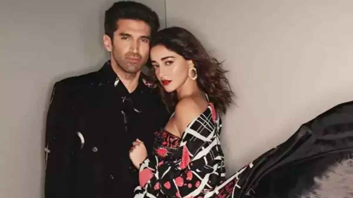 रेस्तरां में हाथों में हाथ डाले पहुंचे Aditya Roy और Ananya Pandey, कैमरे में कैद हुआ रूमर्ड कपल