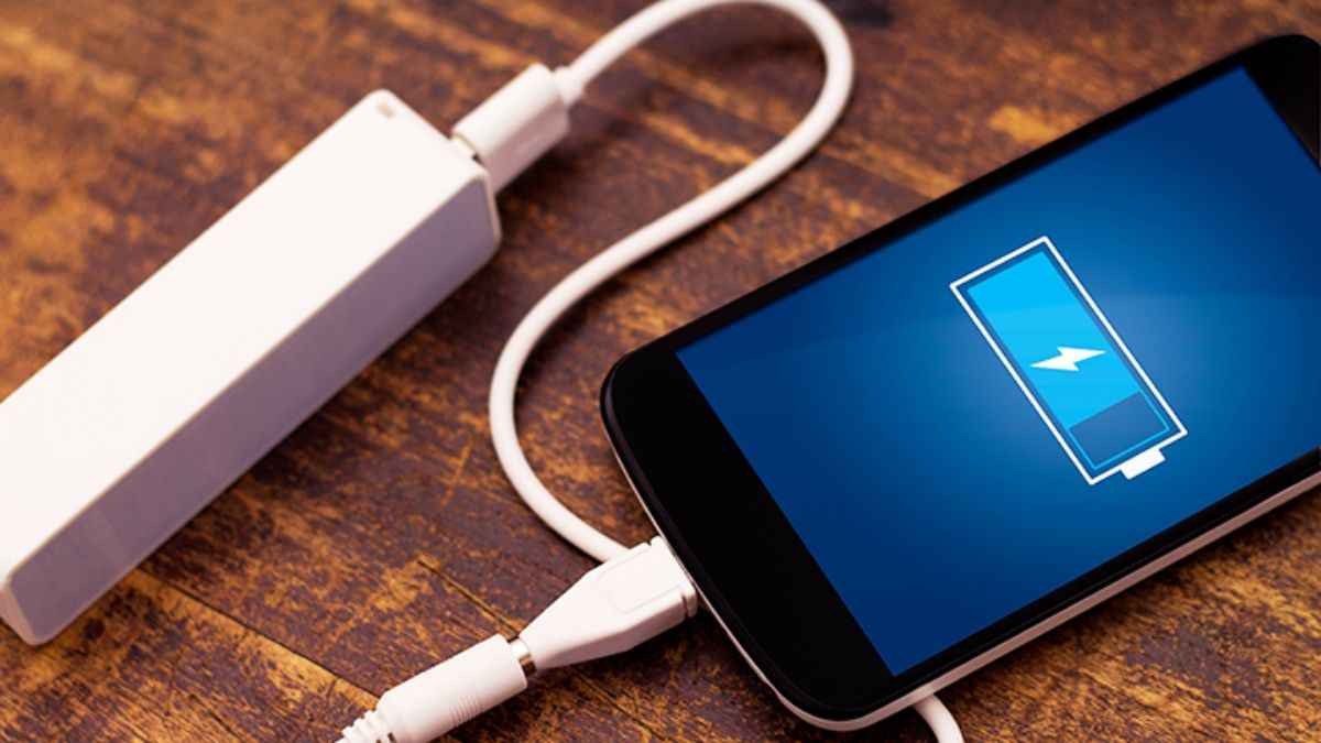 Phone Charging Tips: इतने घंटे से ज्यादा फोन ना करें चार्ज, नहीं तो हो जाएगी बैट्री खराब