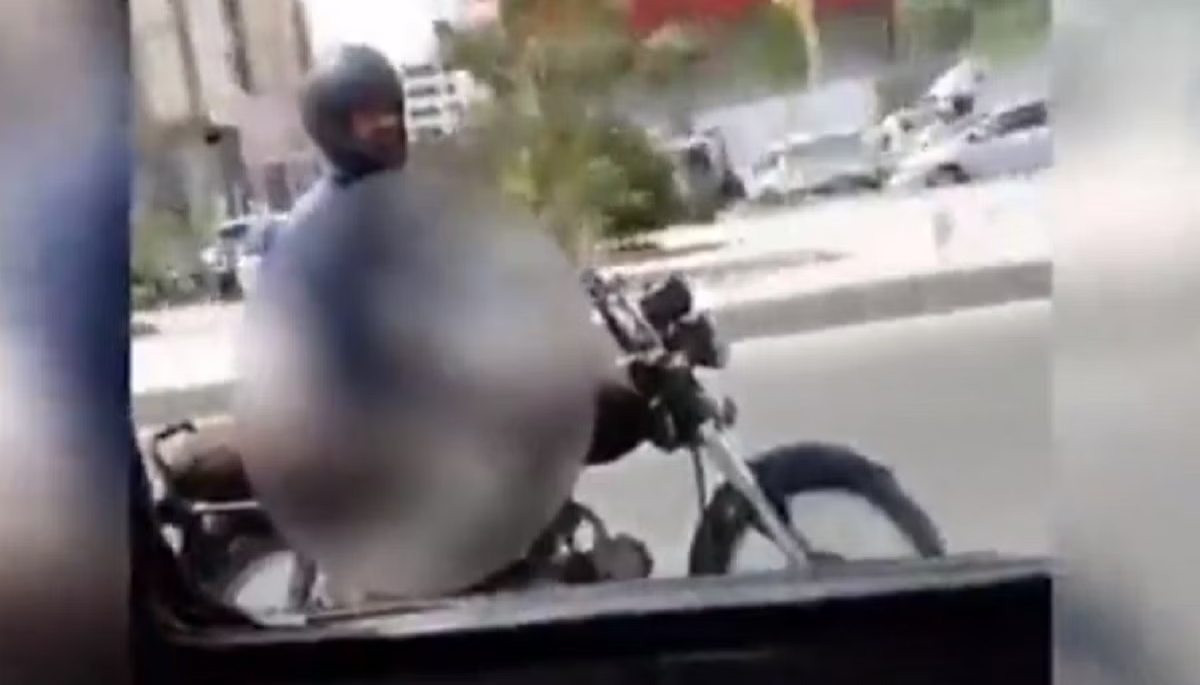 Watch Video Pakistani Biker masturbates Chasing girl van In Karachi