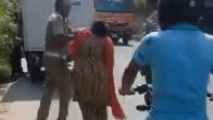 Watch Video Woman Driving E-Rickshaw Beats Traffic Policeman With Slippers in Ghaziabad