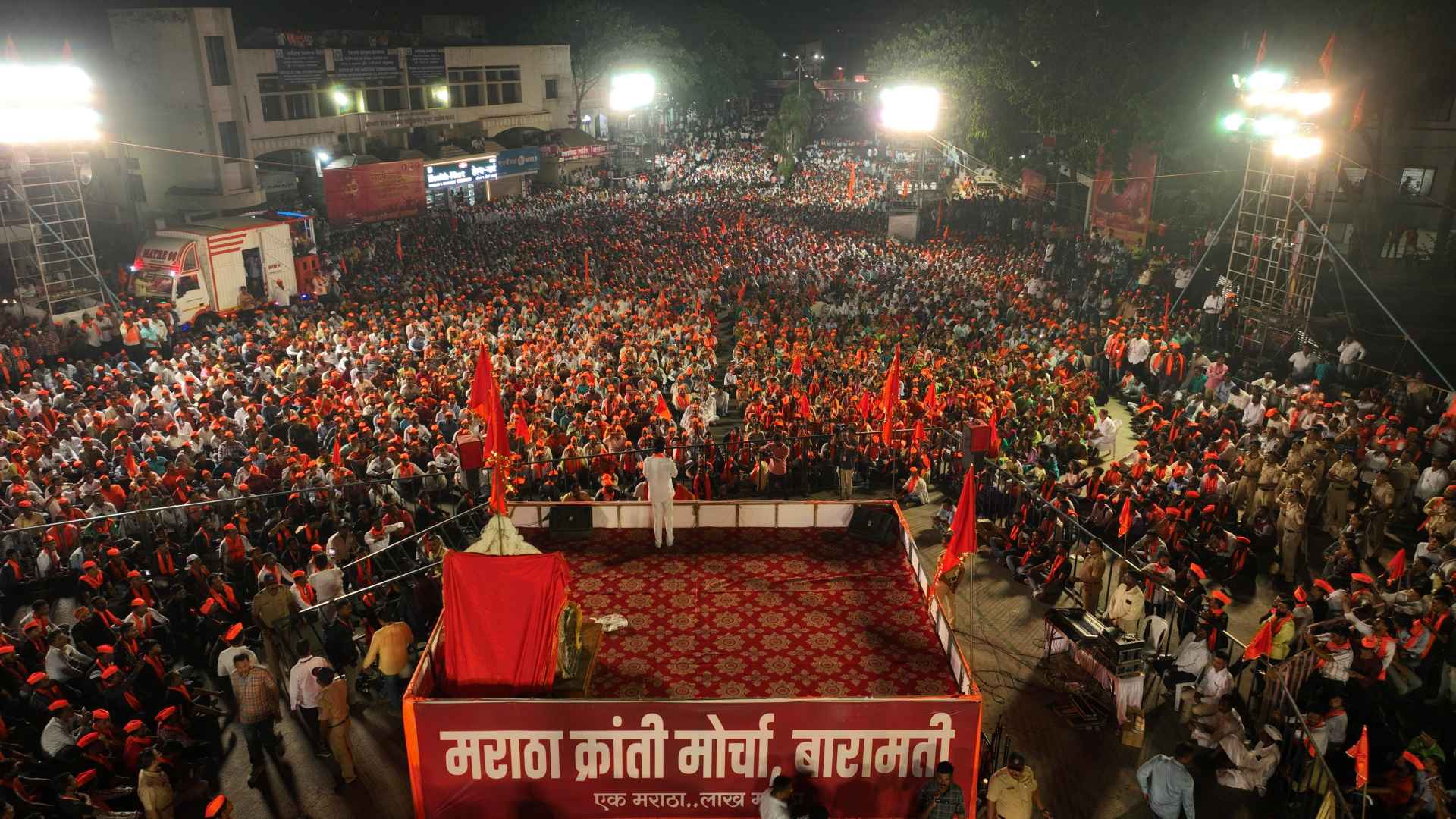 'सीने पर बैठकर लेंगे आरक्षण'...बारामती में रैली कर मनोज जरांगे ने किया एलान