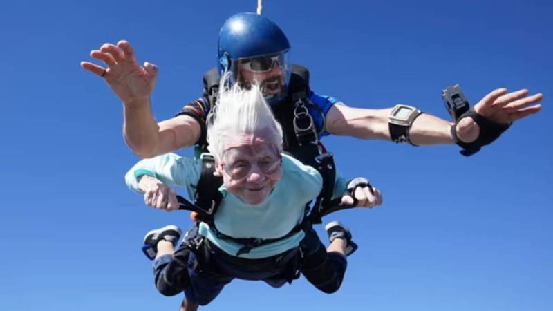 World Oldest Skydiver 104 Year Old Dorothy Hoffner Skydiving Chicago in Ottawa