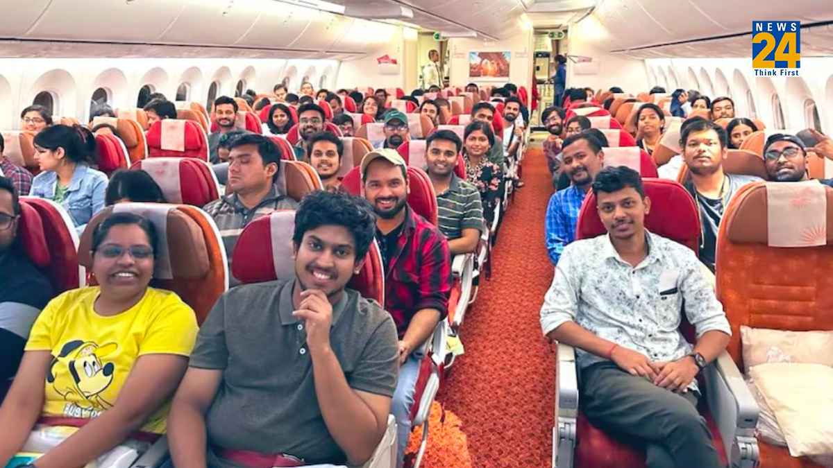 Operation Ajay: इजरायल से 212 भारतीयों को लेकर दिल्ली पहुंची फ्लाइट, छात्रों के चेहरे पर दिखी वतन वापसी की खुशी