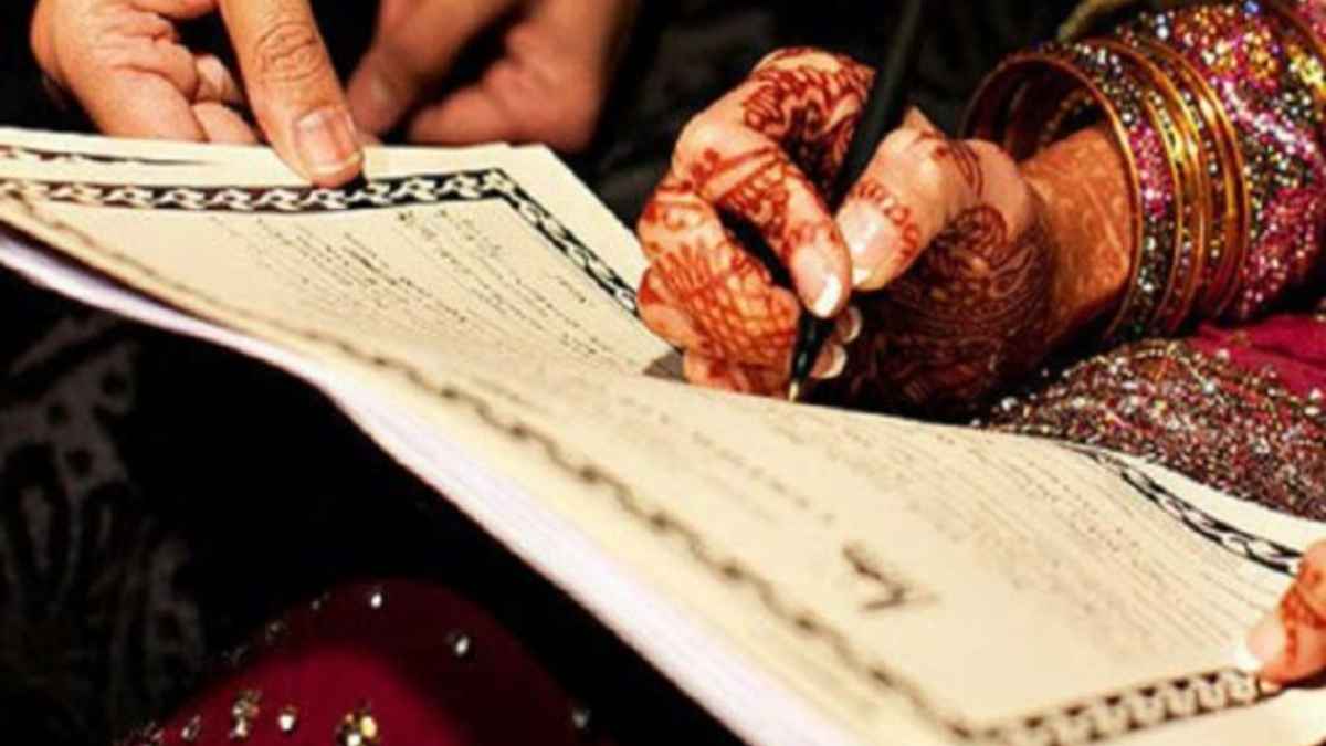 निकाह के चंद घंटों बाद अचानक खड़ी हुई दुल्हन और दे दिया 'तीन तलाक', कहासुनी के बीच दूल्हे की भी हुई पिटाई