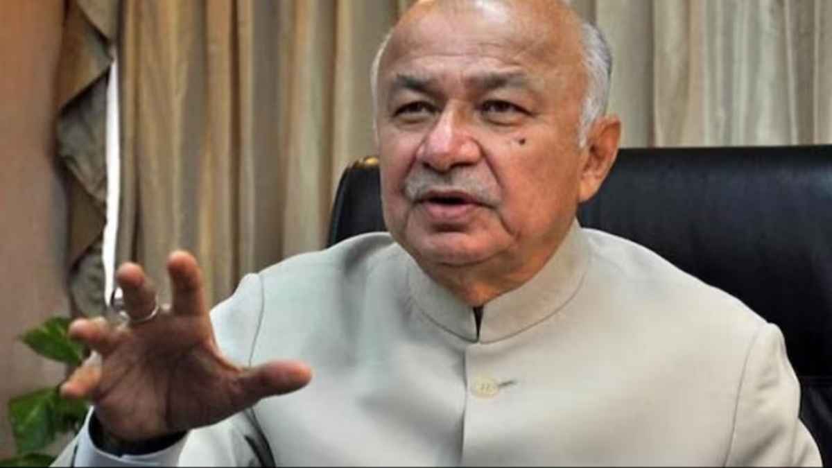 पूर्व गृहमंत्री सुशील कुमार शिंदे ने राजनीति से रिटायर्मेंट का किया ऐलान, बेटी के सियासी सफर पर बोले- 'जहां जरूरत होगी, वहां मौजूद रहूंगा'