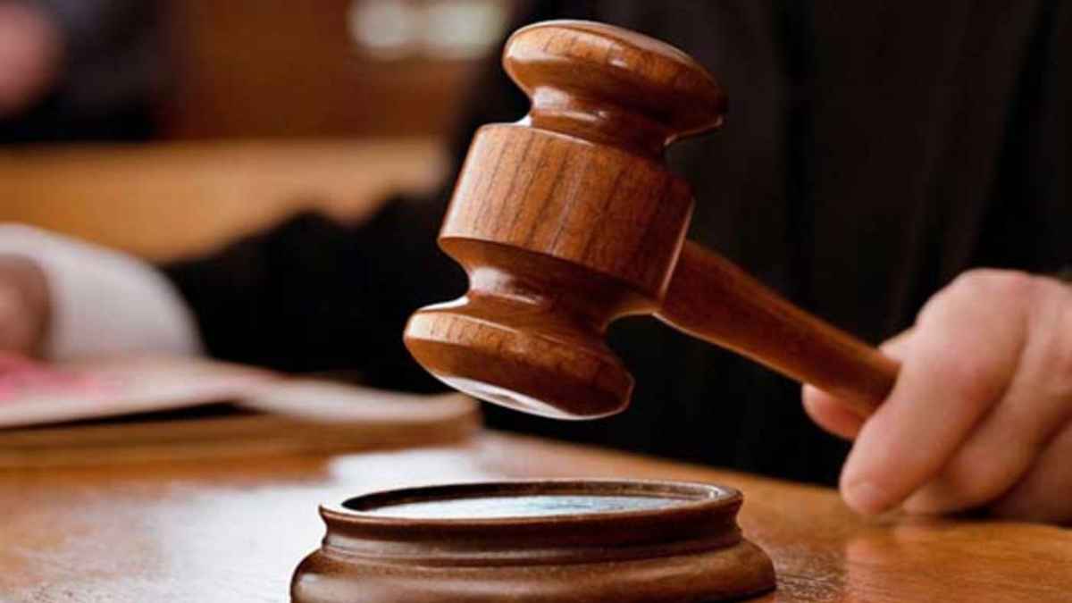 बेटी की शादी का कार्ड देखकर मां के उड़े होश, पति की इस करतूत पर कोर्ट ने केस दर्ज करने का दिया आदेश