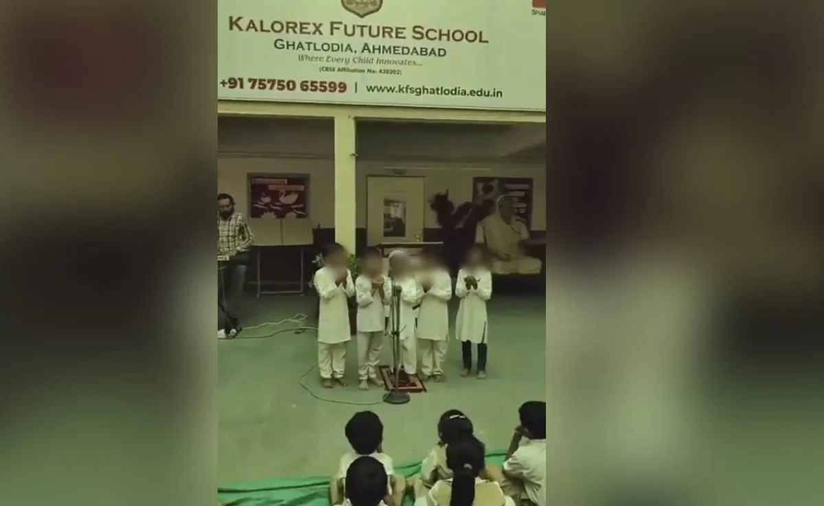 गुजरात : स्कूल में छात्रों से नमाज पढ़ने को कहने पर हंगामा, सरकार ने दिए जांच के आदेश
