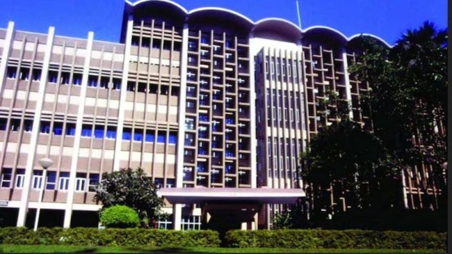 iit bombay IIT Bombay की मेस में नॉन वेज खाने पर विवाद, स्टूडेंट पर 10 हजार रुपये का लगा जुर्माना, छात्र संगठन ने बताया छुआछूत