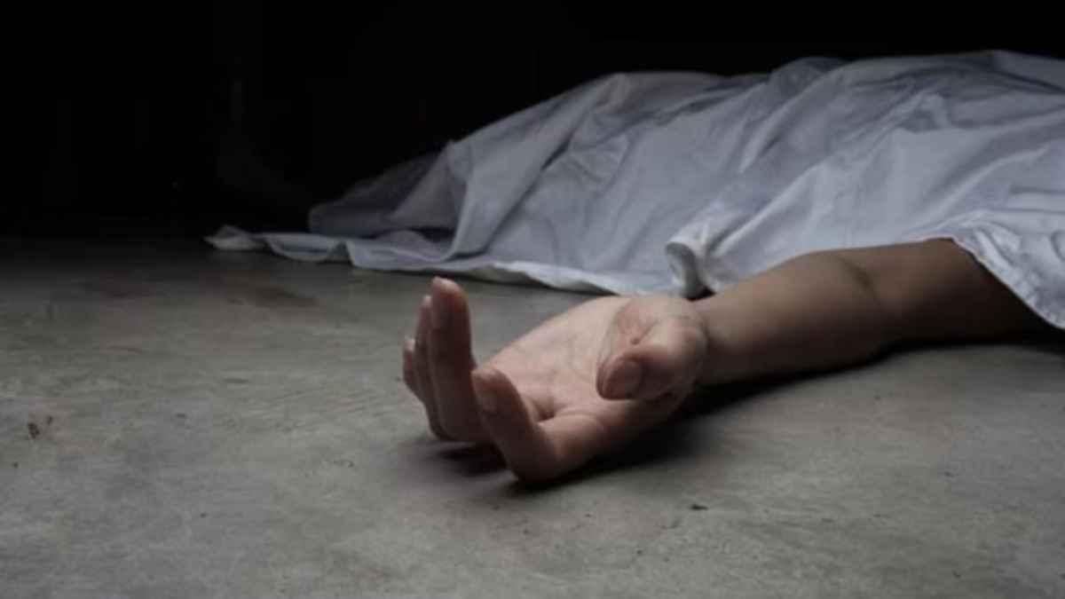 बीवी का धोखा बर्दाश्त न हुआ, पति ने घर में ही जहर पिया, पुलिस बोली- बच्चे का तो सोच लिया होता