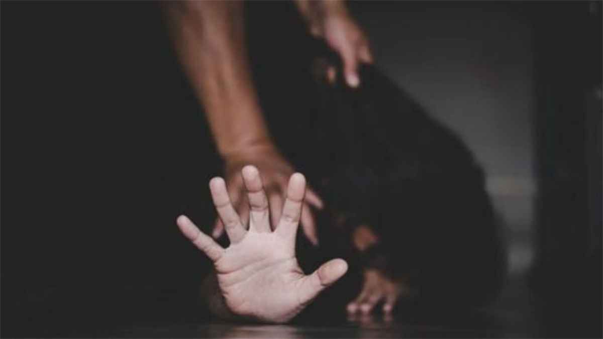 भाई की सास को अकेली पाकर भूला धर्म, कमरे को बंद कर किया दुष्कर्म, पीड़िता ने 12 दिन बाद छोड़ी शर्म और...