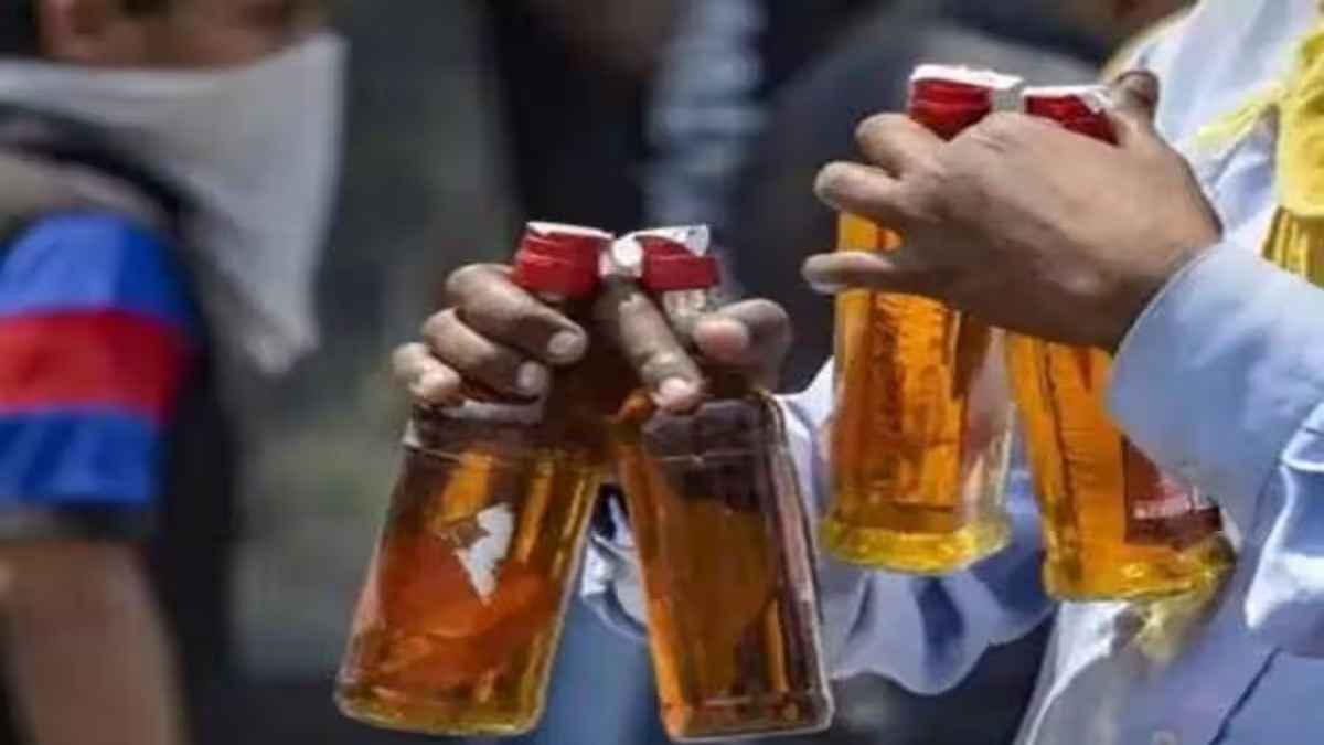 बिहार के महाबोधि से विदेशी श्रद्धालु गिरफ्तार, पूजन सामग्री की आड़ में ले जा रहा था 3 बोतल शराब