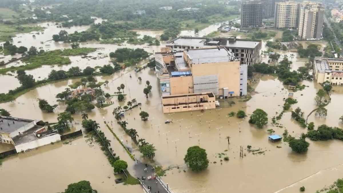 सिक्किम में बादल फटने के बाद उत्तर बंगाल में बाढ़ का खतरा, अगले 48 घंटे भारी बारिश की आशंका
