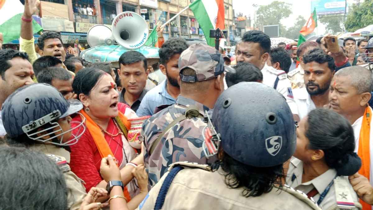 दिल्ली में अभिषेक बनर्जी की गिरफ्तारी के बाद बंगाल मे रोकी गई 'मेरी माटी मेरा देश' अभियान की यात्रा