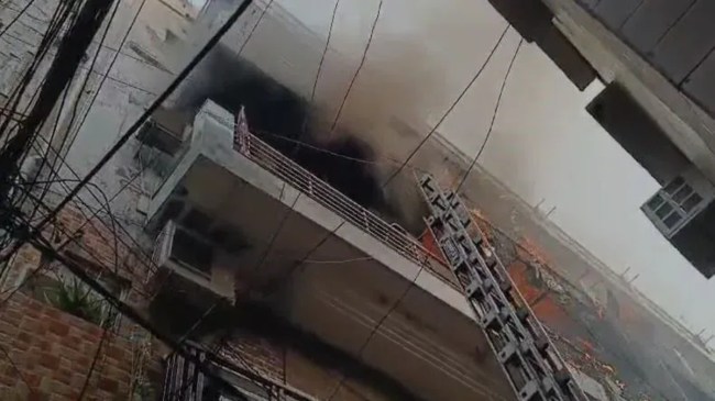 Delhi Fire, Delhi Fire, Child Rescue Delhi Fire, Delhi Fire, Child Rescue