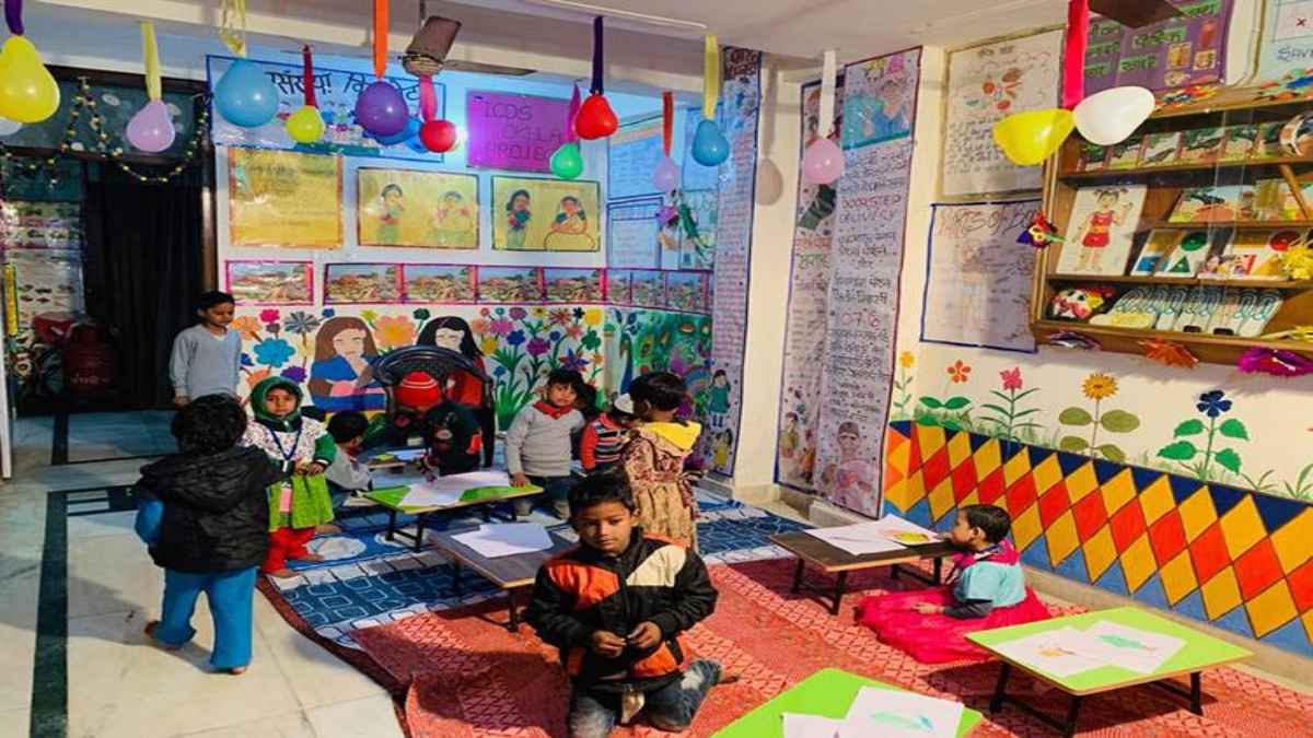 आपके बच्चों में मोबाइल यूज करने की है आदत? चिंता न करें... अब आंगनबाड़ी छुड़ाएगी ये लत