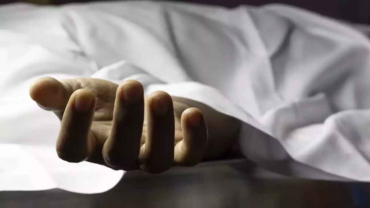 उत्तर प्रदेश में 3 तलाक पर विवाद, बेटा बोला- पिता ने मां पर कुल्हाड़ी से किए एक के बाद एक कई वार