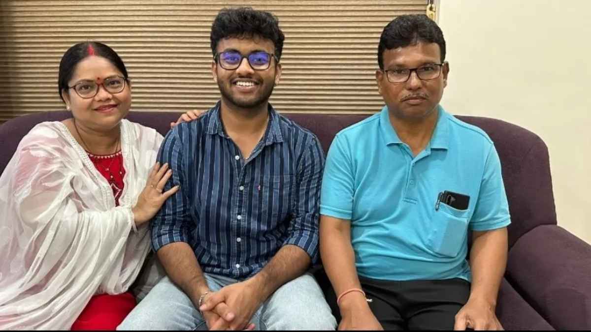 अचानक दोस्त ने उठाया और बोला- 'भागो हमला हो गया', इजराइल से भारत लौटे UP के हर्ष ने सुनाई 'आपबीती'