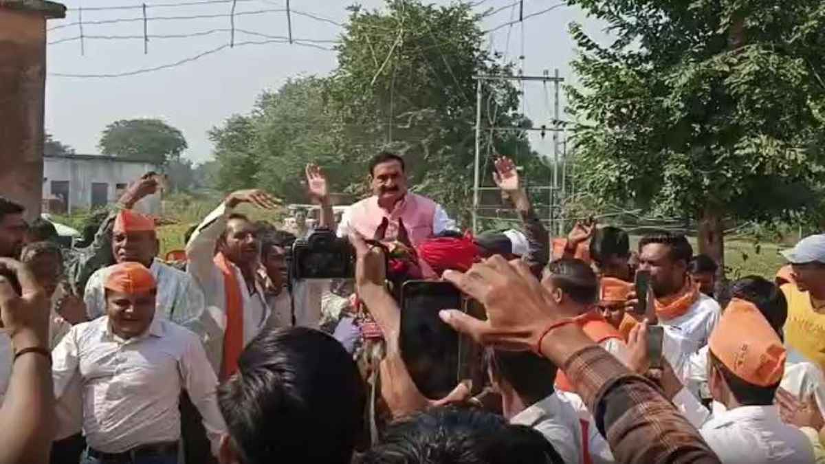 MP Election: नरोत्तम मिश्रा का अनोखा अंदाज, गृह मंत्री ने घोड़े पर सवार होकर किया चुनाव प्रचार