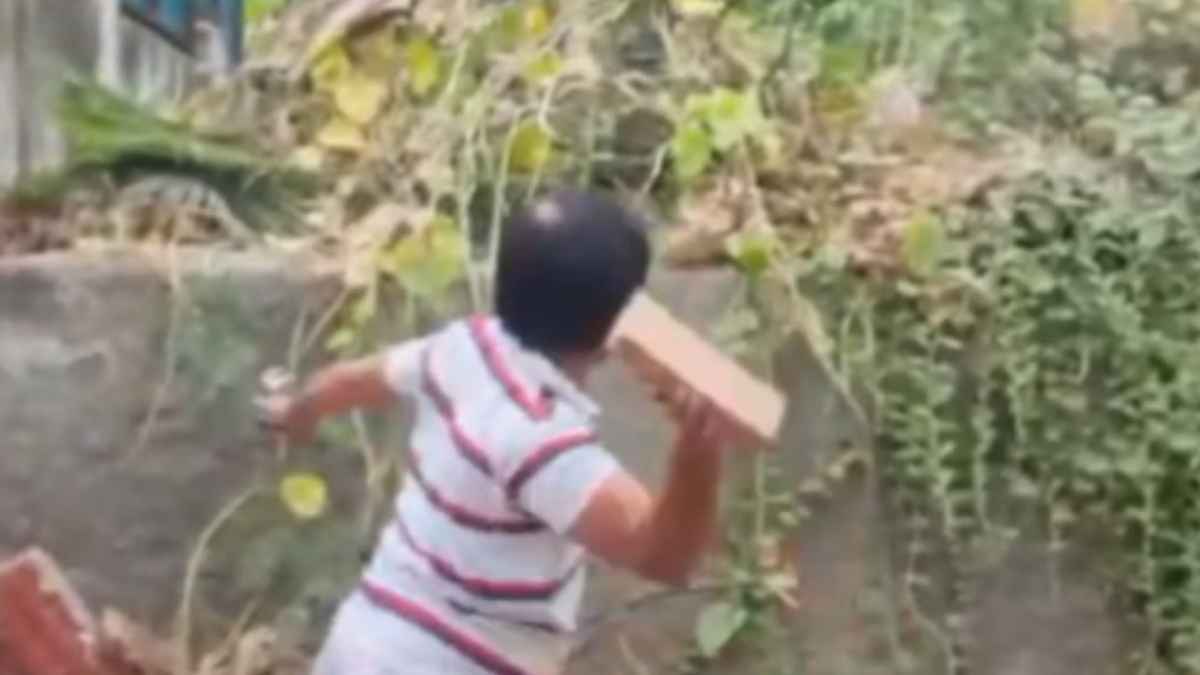 अचानक 'खूनी कोठी' पर पत्थर बरसाने लगा पिता, निठारी कांड के दोषियों की फांसी रद्द होने के बाद छलका दर्द