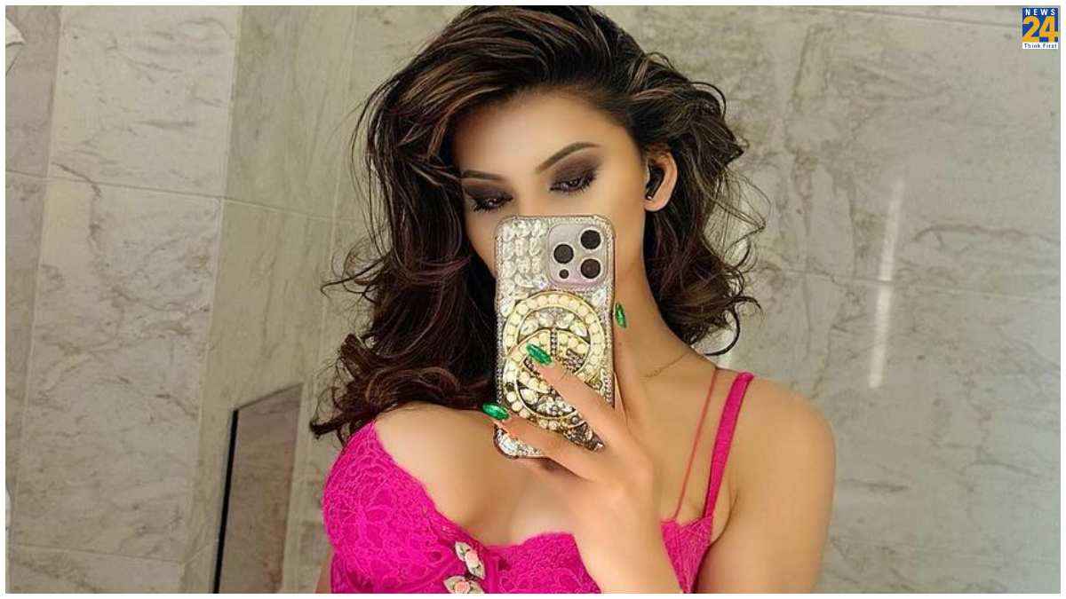 India vs Pak Match देखने पहुंची Urvashi Rautela का 24 कैरेट रियल गोल्ड iphone हुआ चोरी, ट्रोलर बोले 'और मिलने जाओ ऋषभ भाई से'