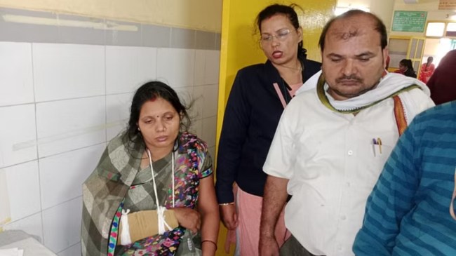 child slapped in Government school family entered beat all teachers sonbhadra uttar pradesh