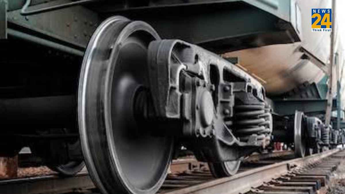 Train derail: 'ट्रेन की फुल स्पीड, सिग्नल की गड़बड़ी'...पटरी से आखिर क्यों उतर जाती है ट्रेन?