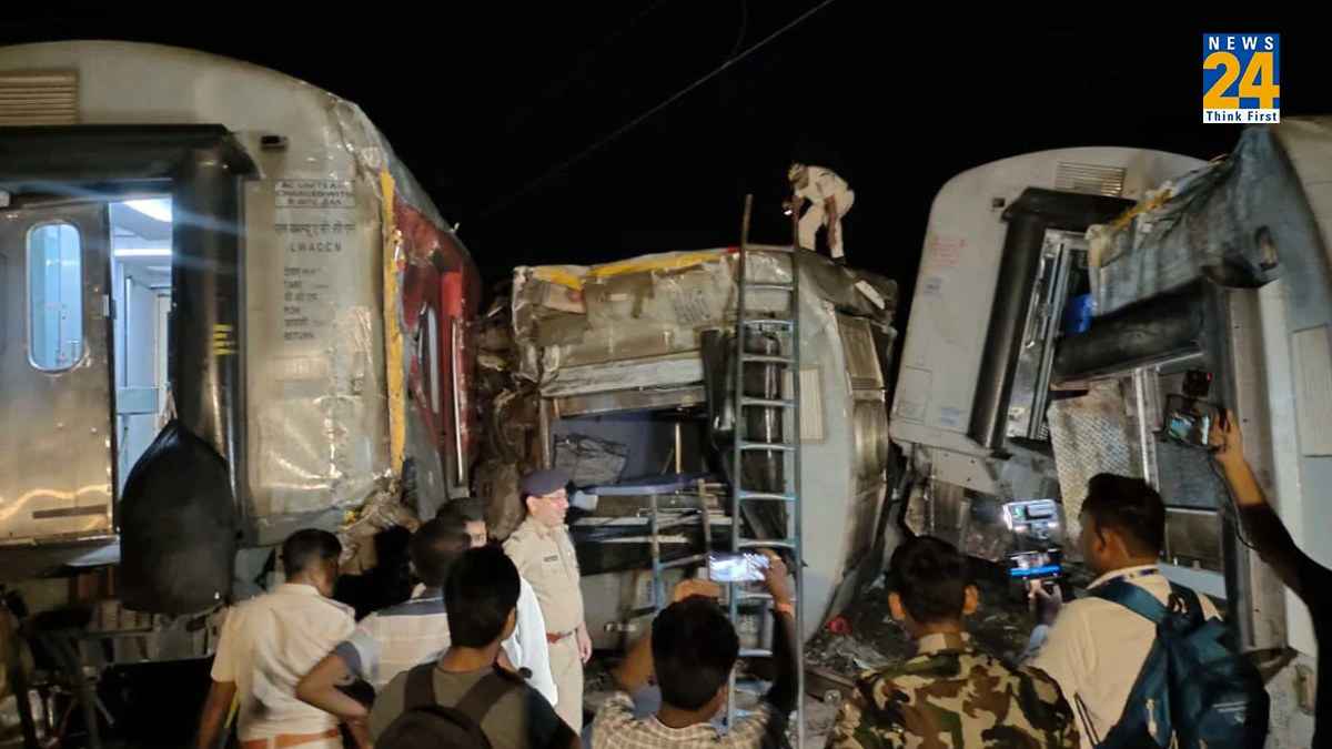 Bihar Train Accident: अब तक 4 लोगों की मौत, 22 ट्रेनों का रूट डायवर्ट; हेल्पलाइन नंबर जारी