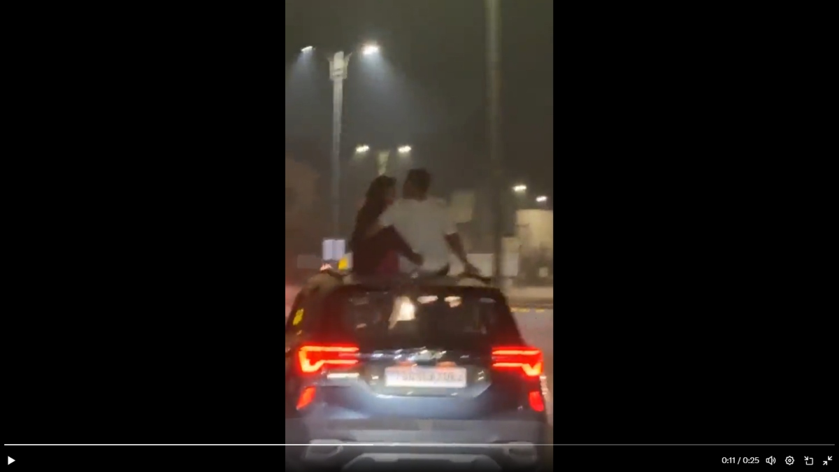 Couple, Romanc, sunroof, moving car, video viral, jail